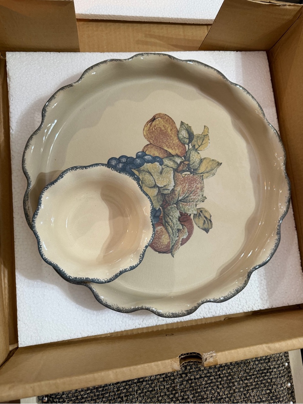 Cream Fruit Motif Scalloped Serving Platter and Bowl Set